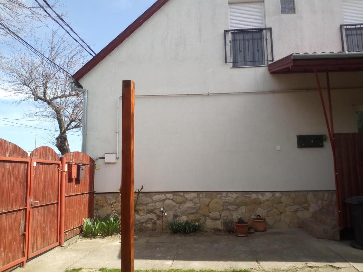 Budai Vam Apartmanhaz Beci Exterior foto