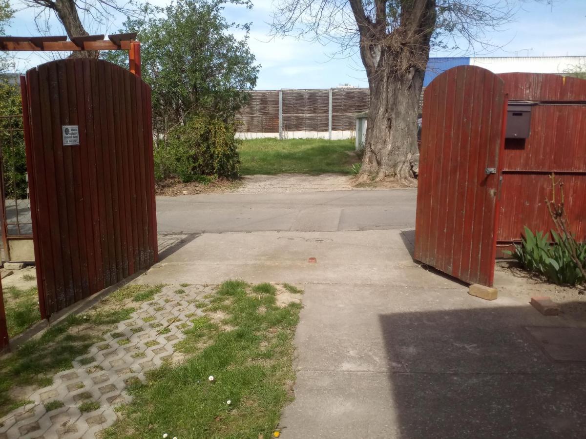 Budai Vam Apartmanhaz Beci Exterior foto