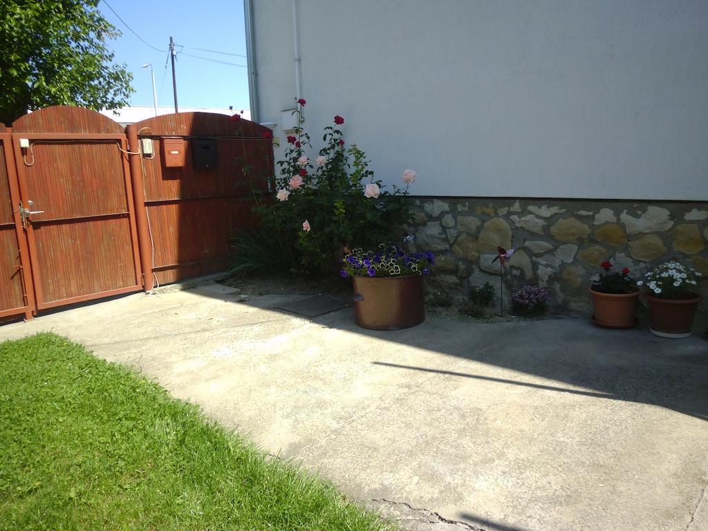 Budai Vam Apartmanhaz Beci Exterior foto